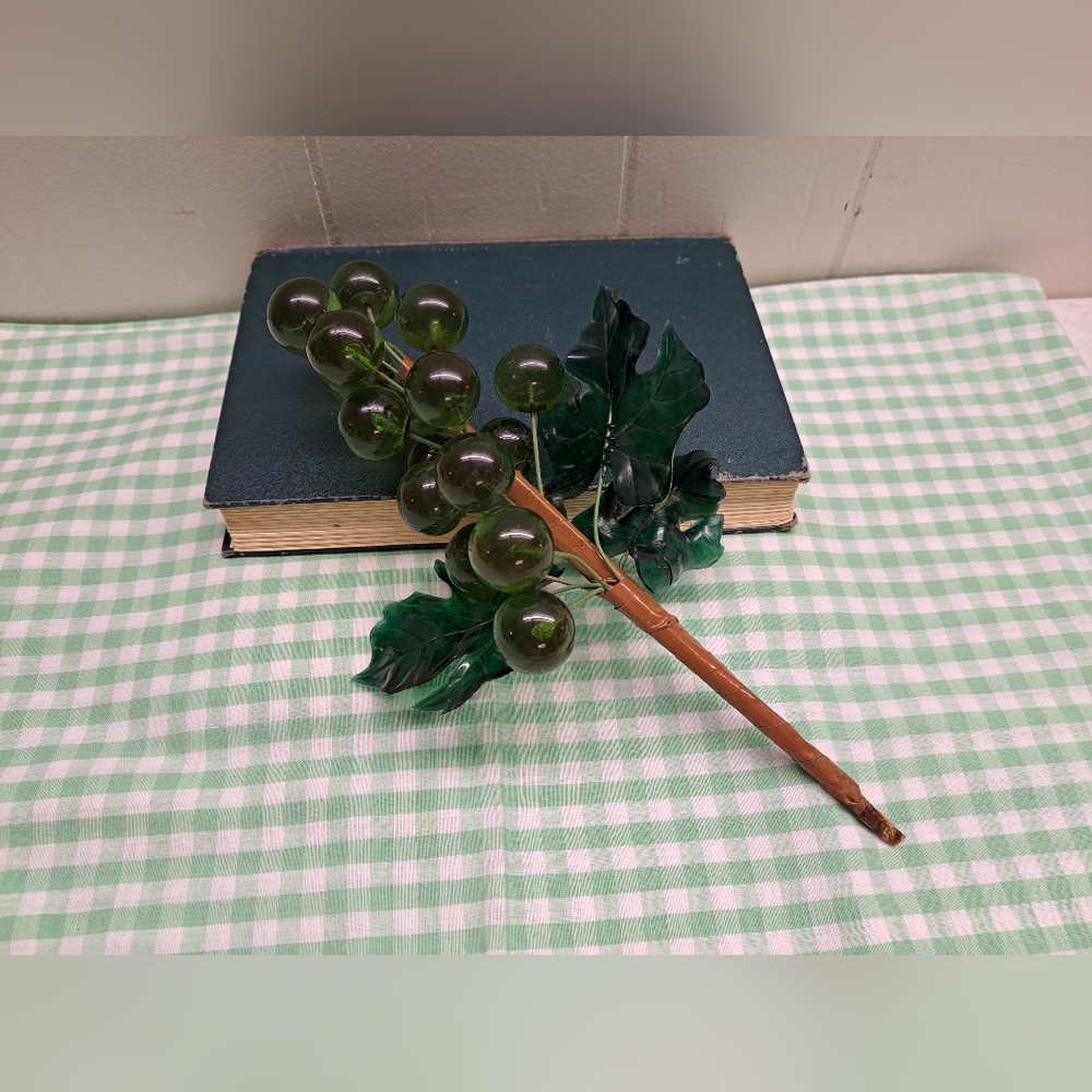 Vintage Decorative Green Lucite/plastic Grapes